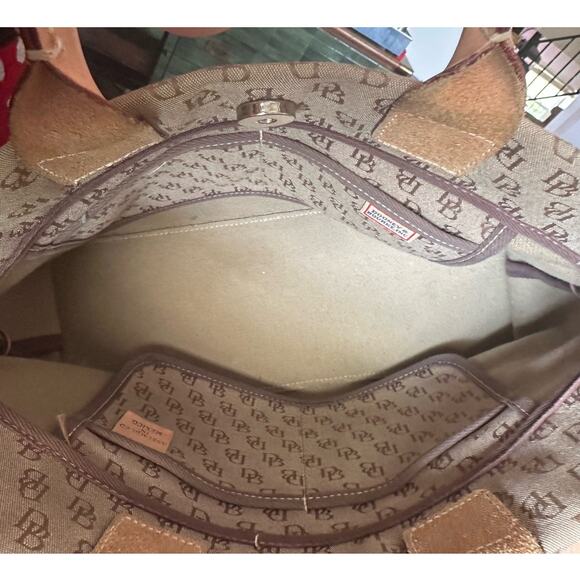 Dooney & Bourke Canvas Leather Monogram Shoulder Handbag Beige Tassel Snap - Picture 9 of 10